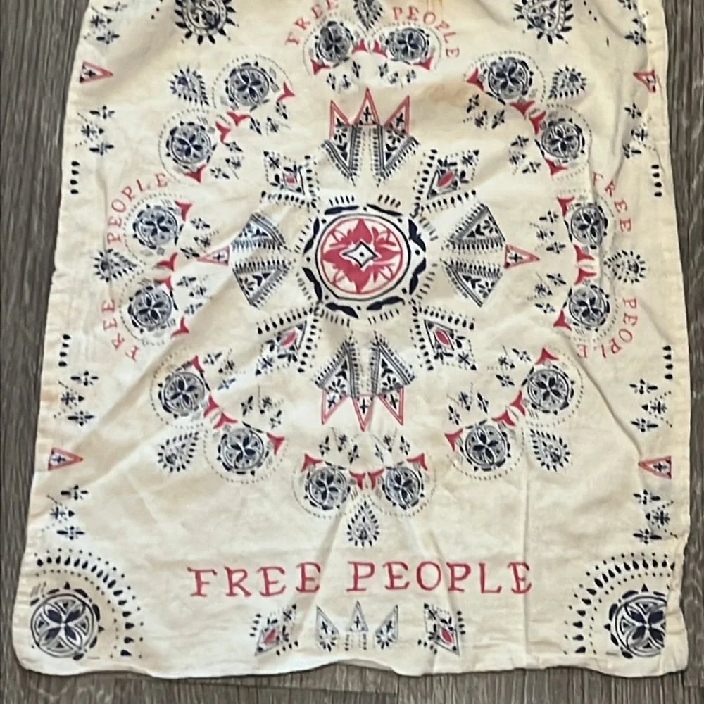 Free People 💝 10/$10 💝 Drawstring Bag with Bohemian Print - Picture 6 of 8